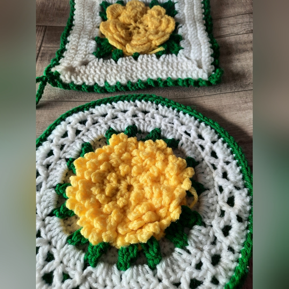 🍄 Vintage Handmade Flower Crochet Kitchen Wall Doolie Decor